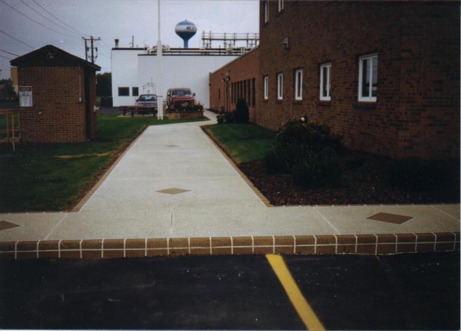 Commercial_walkway.jpg